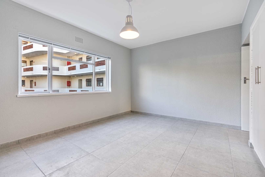 1 Bedroom Property for Sale in Sea Point Western Cape